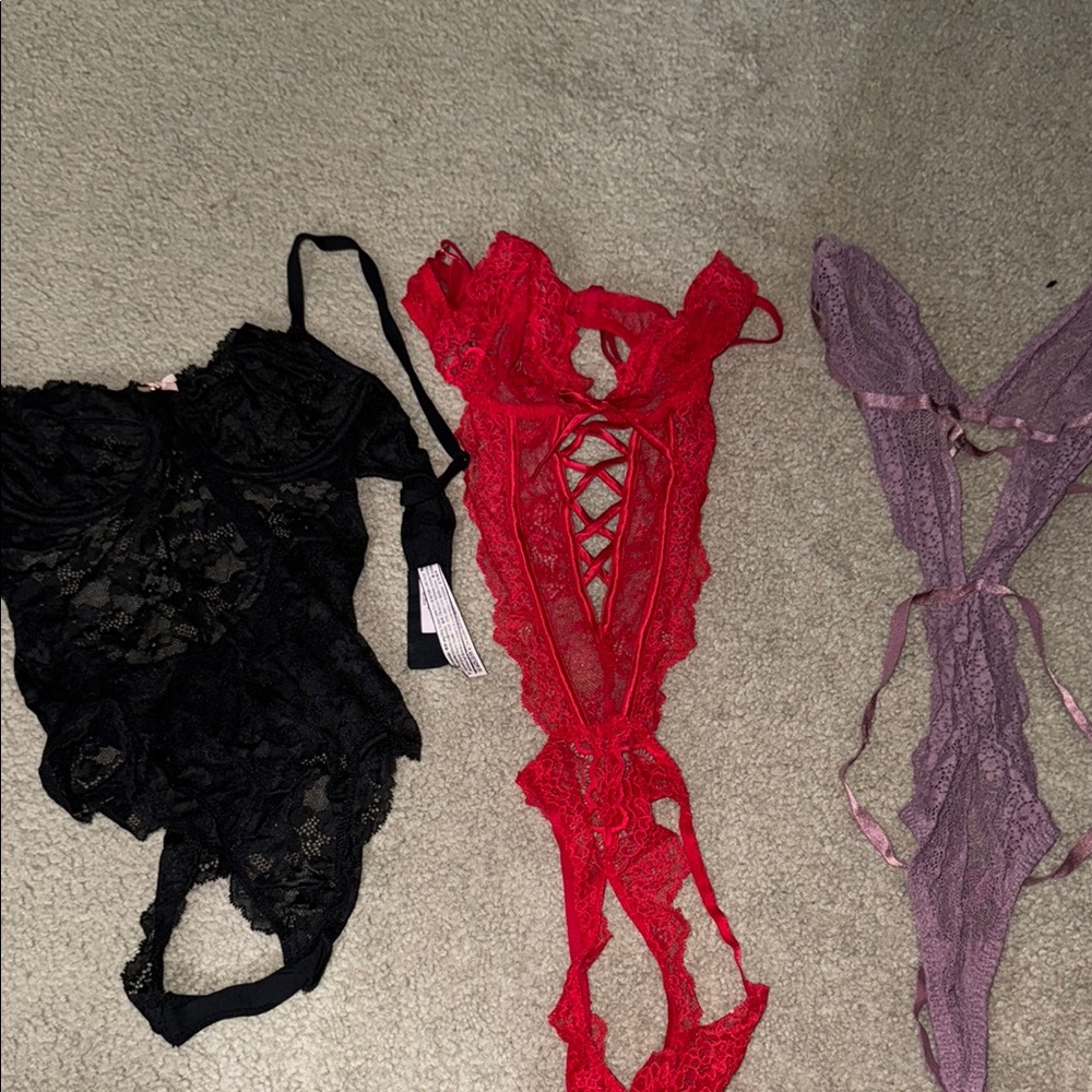VICTORIA SECRET Set in Black, Red, and Purple